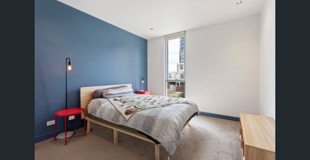 Waterfront City Lifestyle – Fully Furnished and Filled with Light - Photo 2