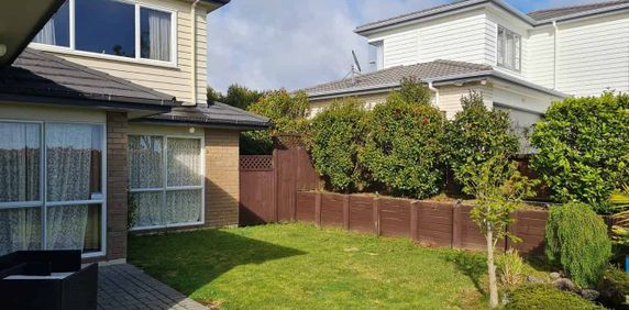 Spacious 5BR Family Home in Flat Bush - Photo 2