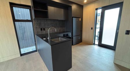Brand new townhouse - Photo 3
