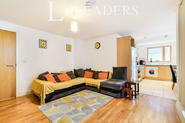 2 bedroom flat to rent - Photo 1