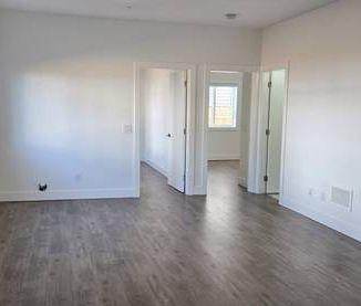 🏡 **Newly Built 2-Bedroom Suite with 1 Bathroom – Prime Location!** - Photo 3