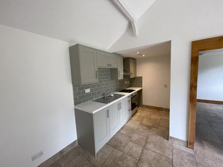 2 bedroom character property to rent - Photo 5