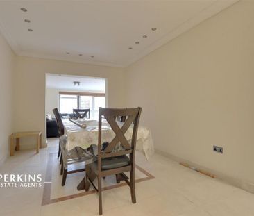 4 bedroom semi-detached house to rent - Photo 3