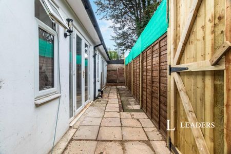 1 bedroom in a house share to rent - Photo 3