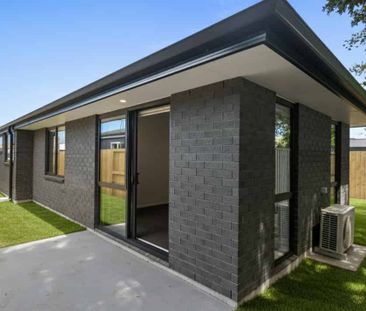 Welcome to this pristine home - Photo 5