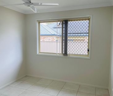 Spacious Family Home in Stretton College Catchment&excl; - Photo 3