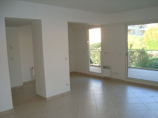Location Appartement 4 pièces 104m² ST LAURENT DU VAR 06700 - Photo 1