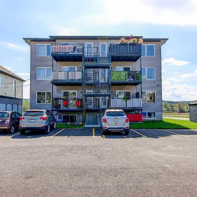 TRÈS BEAU 6 1/2 - LIBRE IMMÉDIATEMENT! - Photo 1