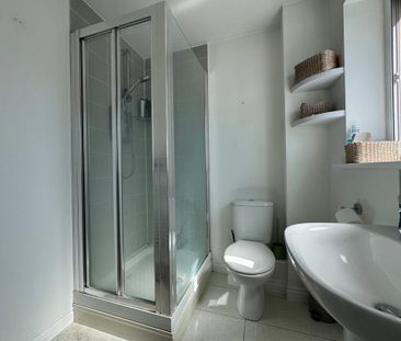 3 bedroom end of terrace house to rent - Photo 2