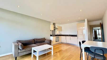 2 bedroom flat to rent - Photo 3
