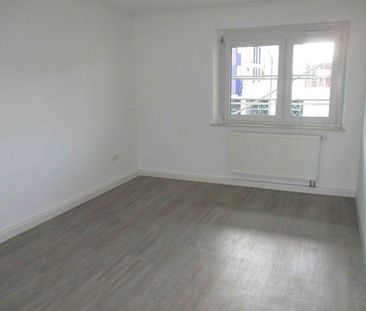 Willkommen Zuhause: Renovierte 2-Zimmer-Wohnung mit Balkon und Einb... - Photo 3