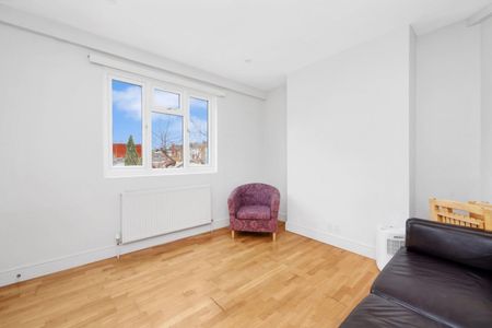 2 bedroom Flat To Let - Photo 3