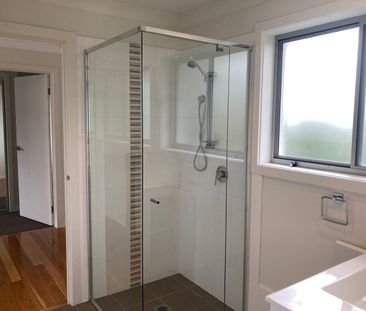 Modern two bedroom unit in sought after location. - Photo 4