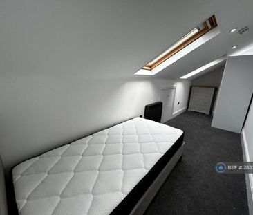 3 bedroom flat to rent - Photo 2