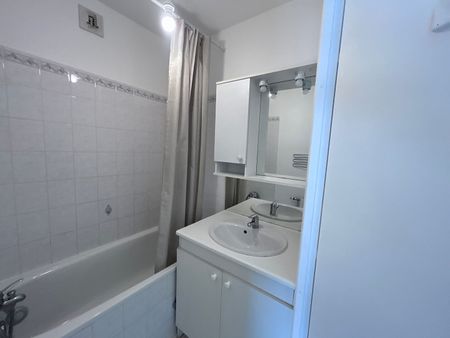 Location Appartement 2 pièces 45m² - Photo 3