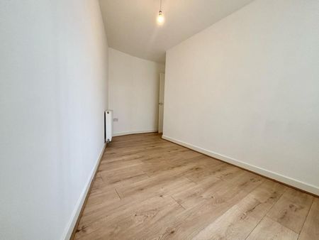 2 bedroom Flat To Let - Photo 5