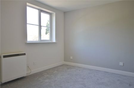 Ashdown Close, Woking, Surrey, GU22 7PG - Photo 2