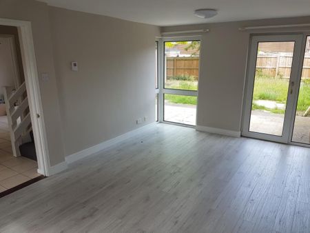 3 bedroom end of terrace house to rent - Photo 4