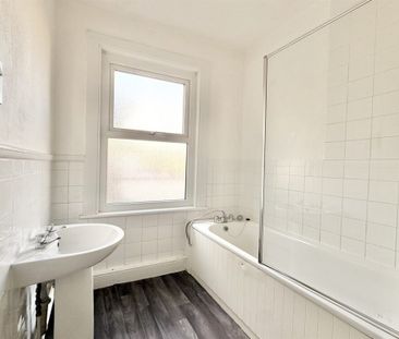 2 bed Flat Cranley Road, Essex, SS0 - Photo 6