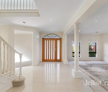 Grand Family Living in a Peaceful Court Setting - Photo 4