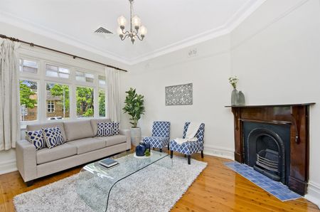 Spacious 4-Bedroom House for Rent - the heart of Eastwood - Photo 2