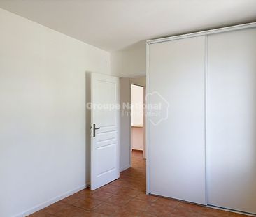 Appartement t2 en rez de jardin sur la commune de Berre L'étang, - Photo 2