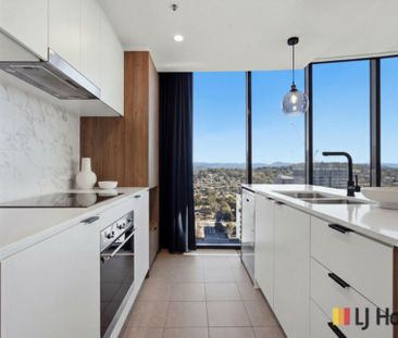 3 Bedroom Unit with Style, Space and Skyline Views - Photo 6