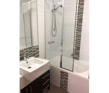 MODERN THREE BEDROOM TOWNHOUSE - Photo 1