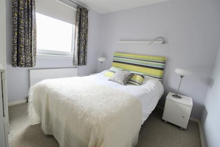 3 bedroom flat to rent - Photo 5