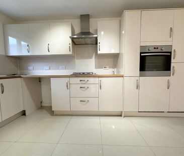 3 bedroom end of terrace house to rent - Photo 3