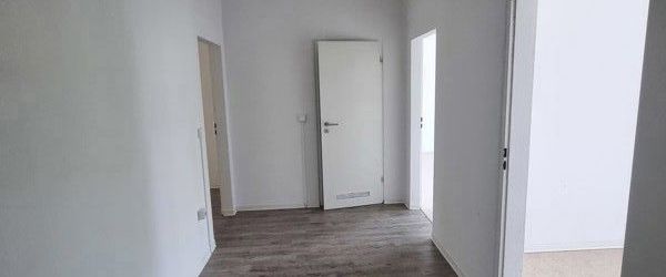 3 Zimmer Wohnung mit Balkon und Dusche sucht neue Mieter! - Photo 1