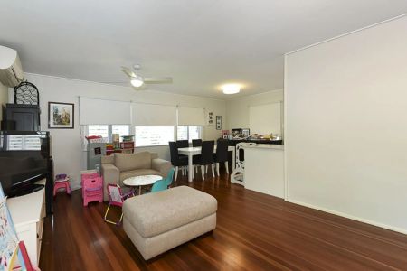 64 Foxton Street, - Photo 5