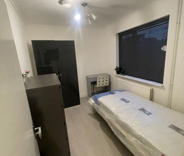 1 bedroom in a house share to rent - Photo 5