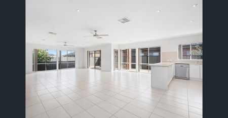 Spacious family home located in Point Cook! - Photo 5