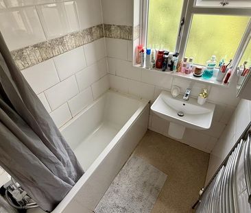 3 bedroom end of terrace house to rent - Photo 2