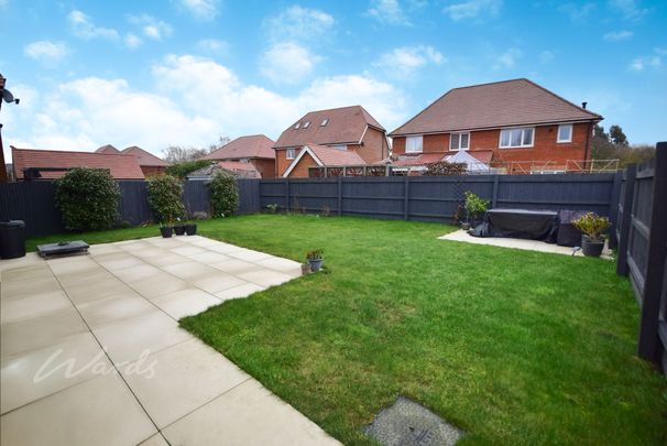 4 bedroom detached house to rent - Photo 1