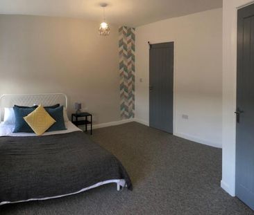 1 bedroom in a house share to rent - Photo 2