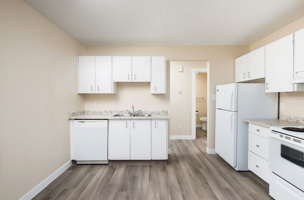 Grace Manor - Photo 1