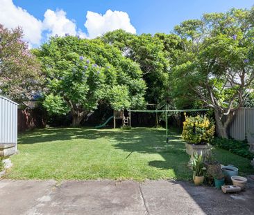 Charming Three-Bedroom Home in Brighton Le Sands - Photo 5