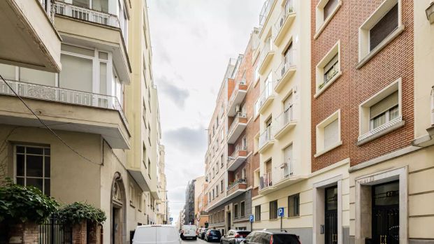 3-bedroom apartment for rent in Argüelles, bills included - Foto 1