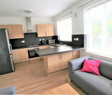 3 Bed Flat, Fairfield Court, M14 - Photo 1