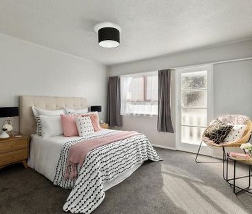 Large family home fully fenced - Photo 4