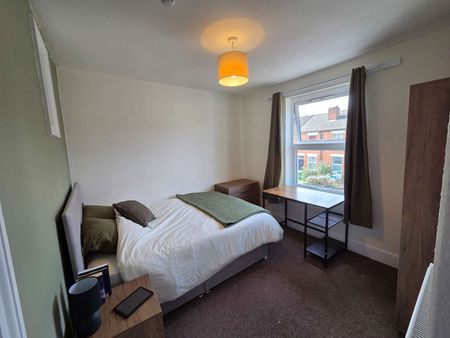 Stylish Home from Home House Share Room 1 (Rear) - Photo 5