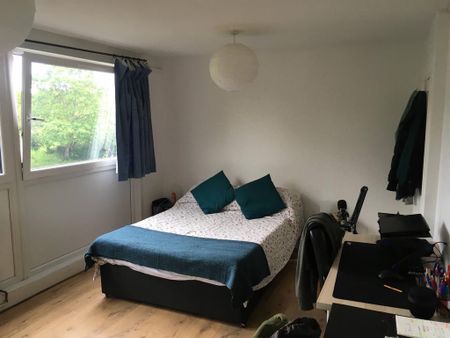 4 Bed Flat, Grindall House, E1 - Photo 2