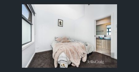 Three-Bedroom Townhouse – Altona North - Photo 3