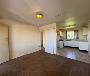 Single Bedroom Upstairs Unit - Photo 1