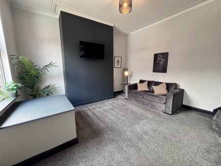 Cross Henley Road, Bramley, Leeds - Photo 2