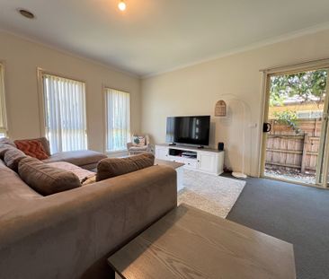 Modern 3 Bedroom Unit - Photo 2