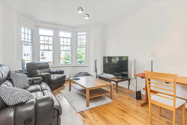 4 bedroom flat to rent - Photo 1