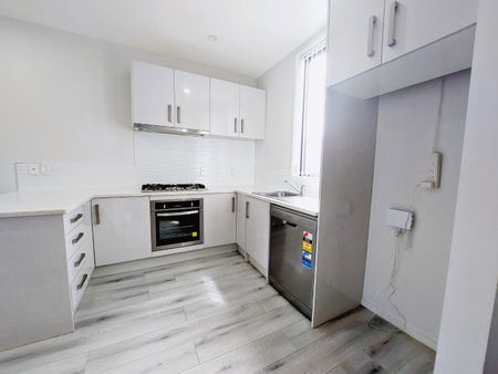 Trendy near new terraced home - Photo 4